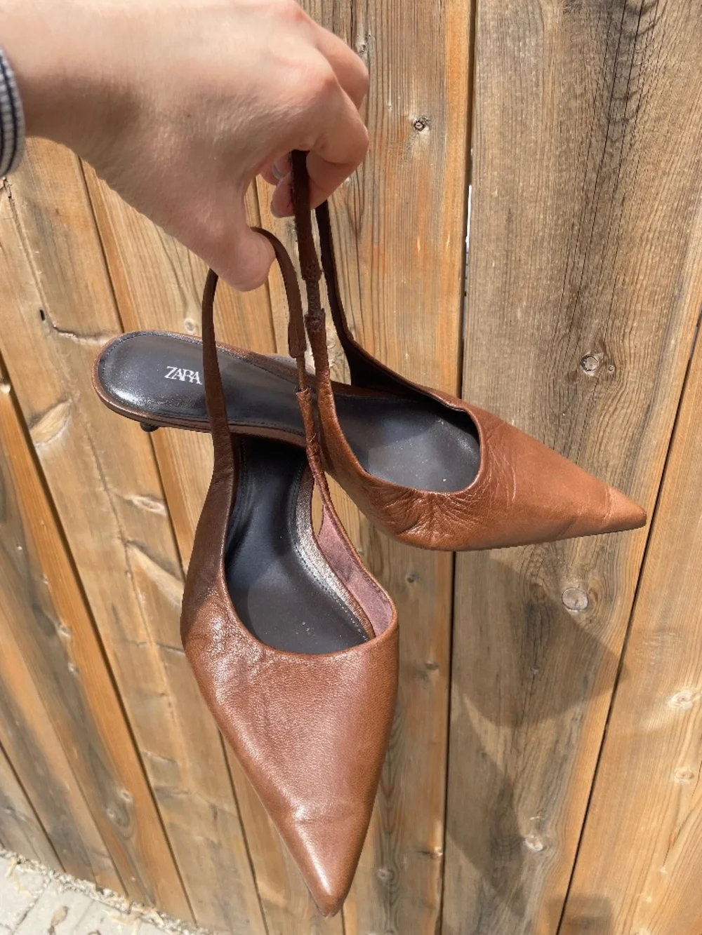 Brown slingback kitten heel - Picture 2 of 3